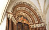 Poznávací zájezd - Zadunají - Maďarsko - Zadunají - Pannonhalmský klášter, gotická křížová chodba, vchod do baziliky
