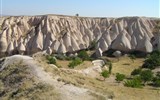 Turecko, za krásami Kappadokie - Turecko - pohled od Uchisaru na Orencikbasi Valley, Národní park Göreme, UNESCO