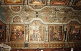 Bretaň, dcera oceánu - Francie - Bretaň - Carnac, strop kostela je zdoben malovanými výjevy ze života sv.Cornelia