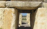 Malta, srdce Středomoří - Malta - Hagar Quim, megalitický chrám asi z let 2400 - 2000 př.n.l.