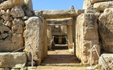 Malta, srdce Středomoří - Malta - Mnajdra, průhled při rovnodennosti, archeoastronomické poznatky lze přímo vidět