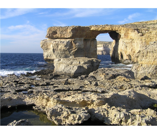 Malta, srdce Středomoří - Malta - Dweira Bay, skalní brána Modré okno, symbol ostrova Gozo