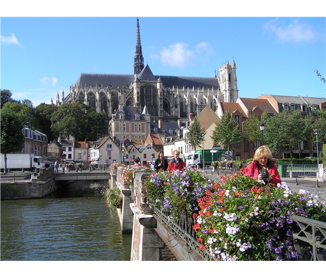 Pikardie, toulky v Ardenách, koupání v La Manche - Francie - Pikardie - Amiens, katedrála, pohled z města