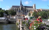 Pikardie, toulky v Ardenách, koupání v La Manche - Francie - Pikardie - Amiens, katedrála, pohled z města