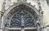 Champagne, UNESCO, víno, katedrály a slavnost Médievales 2019 - Francie - Burgundsko - Remeš, bazilika St.Rémy, hlavní vchod, tympanon