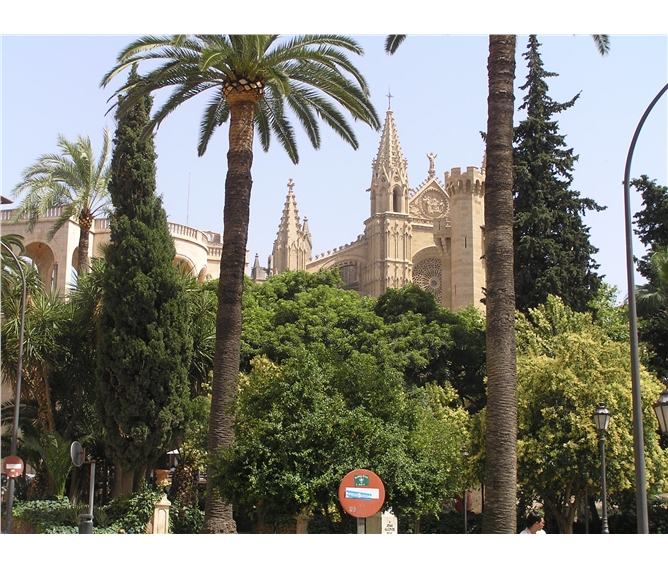 Mallorca, zelený ostrov Středomoří s turistikou - Španělsko - Mallorca - Palma de Mallorca, katedrála La Seu