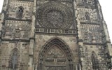 Norimberk a výstava Karel IV. - Německo - Norimberk - kostel sv.Vavřince, průčelí vzniklo 1353-62, pod rozetou hold města Karlu IV. - vlevo znak Čech, vpravo Slezka (pro Annu Svídnickou, jeho ženu)