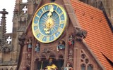 Adventní Norimberk - Německo - Norimberk - Frauenkirche, orloj kde králi Karlovi IV. vzdávají poctu říšští kurfiřtové
