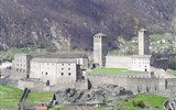 Krásy Bernských Alp - Švýcarsko - Bellinzona - hrad Castelgrande, jeden ze 3 hradů kolem města které jsou od roku 2000 památkou UNESCO