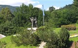 Putování a relaxace v Julských Alpách - Slovinsko - Ribčev Laz, památník 4 odvážlivcům, kteří poprvé roku 1778 vylezli na Triglav