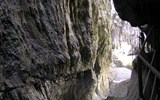 Poznávací zájezd - Slovinsko - Slovinsko - Škocjanské jeskyně, dole bouří Reka, na povrch vystupuje po 40 km u Terstu
