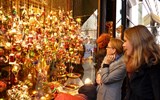 Graz, město mnoha nej, Burgenland a čerti - Rakousko - Štýrský Hradec - výlohy plné vánočních ozdob
