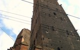 Poznávací zájezd - Emilia Romagna - Itálie - Bologna - Torri degli Asinelli, poslední zbytek rodových věží z 12. a 13.století