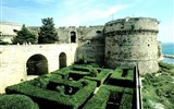 Poznávací zájezd - Jižní Itálie - Itálie - Kalábrie a Apulie - Tarent, hrad St.Angelo, dlouho vězení, dnes námořní kasárna