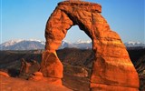 Národní parky USA, velký okruh září - USA - Národní park Arches, větrem vypreparované oblouky z rudého pískovce
