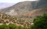 Maroko, královská cesta - Maroko - pohoří Atlas, jen tam kde je voda objevíme zeleň