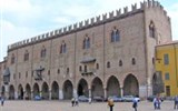 Poznávací zájezd - Lombardie - Itálie - Mantova - průčelí Palazzo Ducale, 14.-17.století