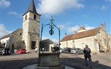 Beaujolais a Burgundsko, kláštery a slavnost vína 2017 - Francie - Beaujolais - Vosne-Romanée, centrum městečka obklopeného vinicemi které dávají nejdražší víno světa
