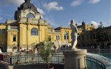 Budapešť, krásy Dunajského ohybu, památky a termální lázně 2019 - Maďarsko - Budapešť - Szechenyiho lázně, termální voda tryská z hloubky přes 1.200 m