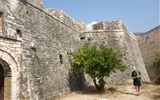 Korfu a jižní Albánie - Albánie - Porto Palermo, pevnost z 19.stol. vznikla přebudováním. starší benátské pevnosti, stěny 20 m vysoké