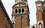 Benátky a ostrovy s koupáním, slavnost světel 2018 - Itálie - Benátky - Madonna dell´Orto, kampanila 1332, přestavěna l1503, po stranách kopule sochy 4 evang. z lomb.školy