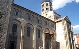 Francouzské sopky kraje Auvergne letecky - Francie - Auvergne - Clermont-Ferrand - románská Notre Dame du Port