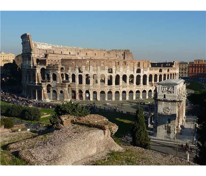 Řím, Capri, Vesuv, Neapol, Pompeje, antika i koupání - Itálie - Řím - Kolosseum a Konstantinův vítězný oblouk