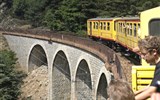 Languedoc a Roussillon, země moře, hor a katarských hradů - Francie - Languedoc - Train Jaune má elektrický pohon a některé vagony otevřené