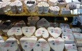 Poznávací zájezd - Normandie - francie - Normandie - Rouen, typický normandský sýr Neufchâtel se vyrábí již od 6.století a má jemné aroma po houbách
