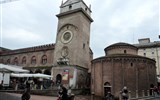Perly severní Itálie, Benátky, koupání a slavnost Redentore s ohňostrojem - Itálie - Mantova - hodinová věž a Rotonda di San Lorenzo