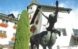 Ochutnávka Švýcarska s termály a turistikou - Švýcarsko - před muzeem vína v Sierre