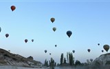 Toulky Kappadokií a Istanbul - Turecko - Kappadokie - ranní výstup balónem nad moře skalních pyramid