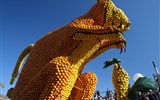 Karneval světel v Nice a festival citrusů v Mentonu - Francie - Menton, Citrusové korzo, přiskákal i citrusový klokan