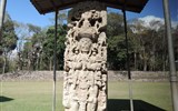 Po stopách starých Mayů (Guatemala, Belize, Honduras) - Guatemala - Copán - stéla B, král Uaxaclajuun Ub´aah K´awiil, 695-738