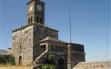 Srdcem Albánie na jih do bájného Butrintu - Albánie - Gjirokastra, Hodinová věž, postavená Ali Pašou Tepelenským