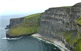 Irsko a Severní Irsko 1 cesta letecky - Irsko - Cliffs Of Moher tvořeny karbonskými (namur) břidlicemi a pískovci