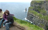 Irsko, den svatého Patrika - Irsko - Cliffs Of Moher  (Aillte an Mothair), až 200 m vysoké kolmé útesy