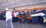 Adventní Drážďany a festival štoly - Německo - Drážďany - adventní festival štol, v průvodu se nese i Stollenmesser, postříbřený 1,6 m dlouhý a 12 kg těžký nůž na krájení štoly