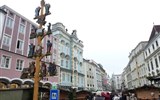 Vánoční město Štýr a parním vlakem na čerty - Rakousko - Steyr,  Stadtplatz s vánočním trhem a vzdušným betlémem