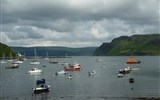 Ostrov Skye a západní Vysočina 2019 - Skotsko - Portree, do přístavu vplouvají i velké oceánské lodě