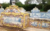 Lisabon, královská sídla a krásy pobřeží Atlantiku a Porto - Portugalsko - Lisabon - zdejší keramické dlaždice zvané azulejos jsou všude a zobrazují téměř vše