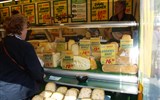 Poznávací zájezd - Belgie - Belgie - Gent, Vrijdag Markt, bohatá nabídka místních sýrů