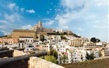 Po tyrkysovém moři na Baleárské ostrovy - Španělsko - Ibiza - ostrov je součástí Baleárského souostroví a osídlený již od 2 tisíciletí před letopočtem