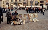 Wroclaw, město sta mostů a město kultury a 2017 - Polsko - Vratislav (Wroclaw), umělci nebo spíš prodejci u radnice