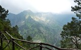 Madeira, ostrov věčného jara a festival květů 2018 - Madeira - vyhlídka Eira do Serrado, pohled na protilehlou stranu bývalého kráteru