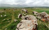 Poznávací zájezd - Arménie - Arménie - Karahunž, megalitická observatoř z doby asi 6.000 př. n.l.,zjištěno 223 kamenů,0,5 až 3 m vysokých o váze až 10 tun