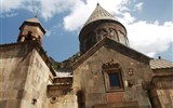 Gruzie a Arménie - země jižního Kavkazu - Arménie - klášter Geghard, jižní průčelí kostela Katoghiken, 1215