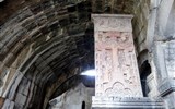 Poznávací zájezd - Arménie - Arménie - klášter Haghpat, chačkar s Kristem (Amenaprkich), 1273