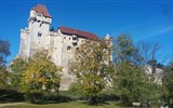 Krásy Dolnorakouska a vinařská slavnost v Poysdorfu 19 - Rakousko - hrad Liechtenstein, postaven kol 1130, několikrát rozšířen v 13.-15.století (foto A.Frčková)