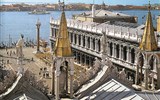 Poznávací zájezd - Severní Itálie - Itálie - Benátky - pohled ze střechy baziliky Sv.Marka na střed města - náměstí sv.Marka, vzniklé 1177 zhruba v této podobě